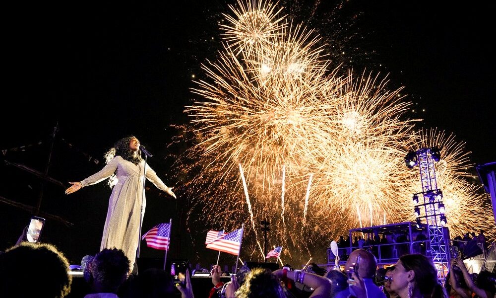 Macy's Fourth of July Fireworks vie
