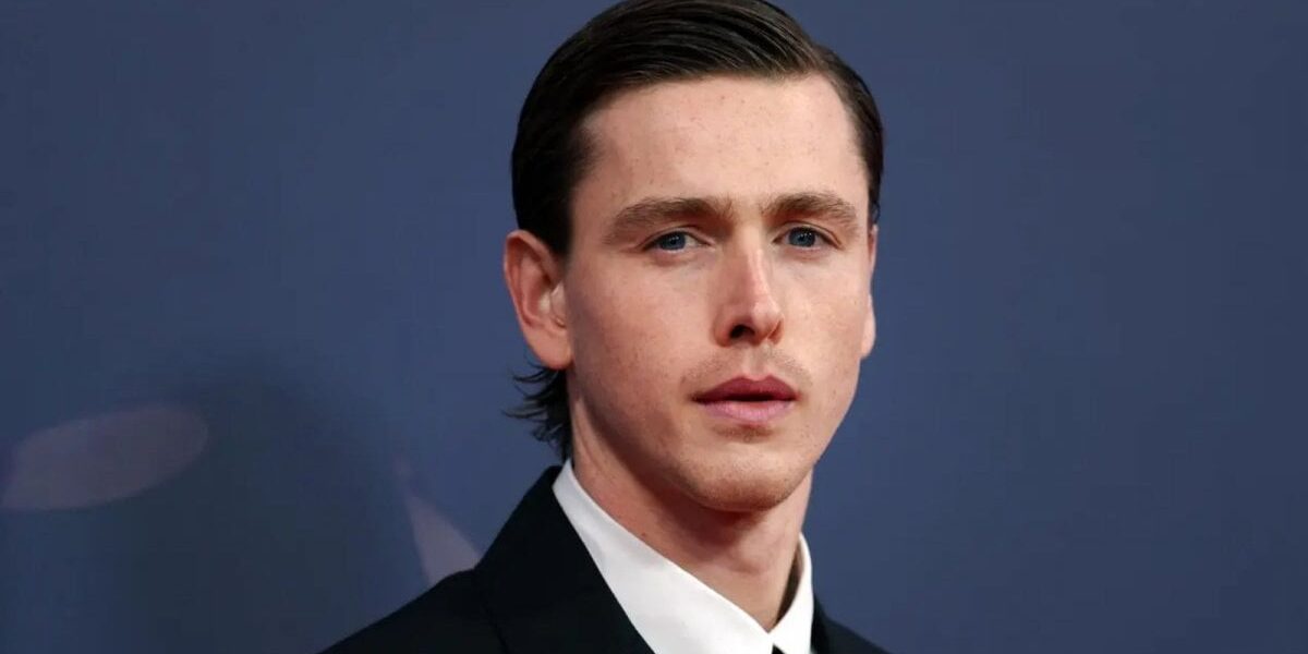 Harris Dickinson non sarà il nuovo
